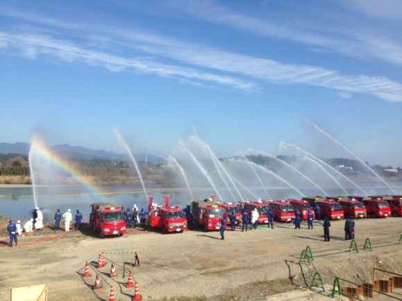 消防車の放水訓練
